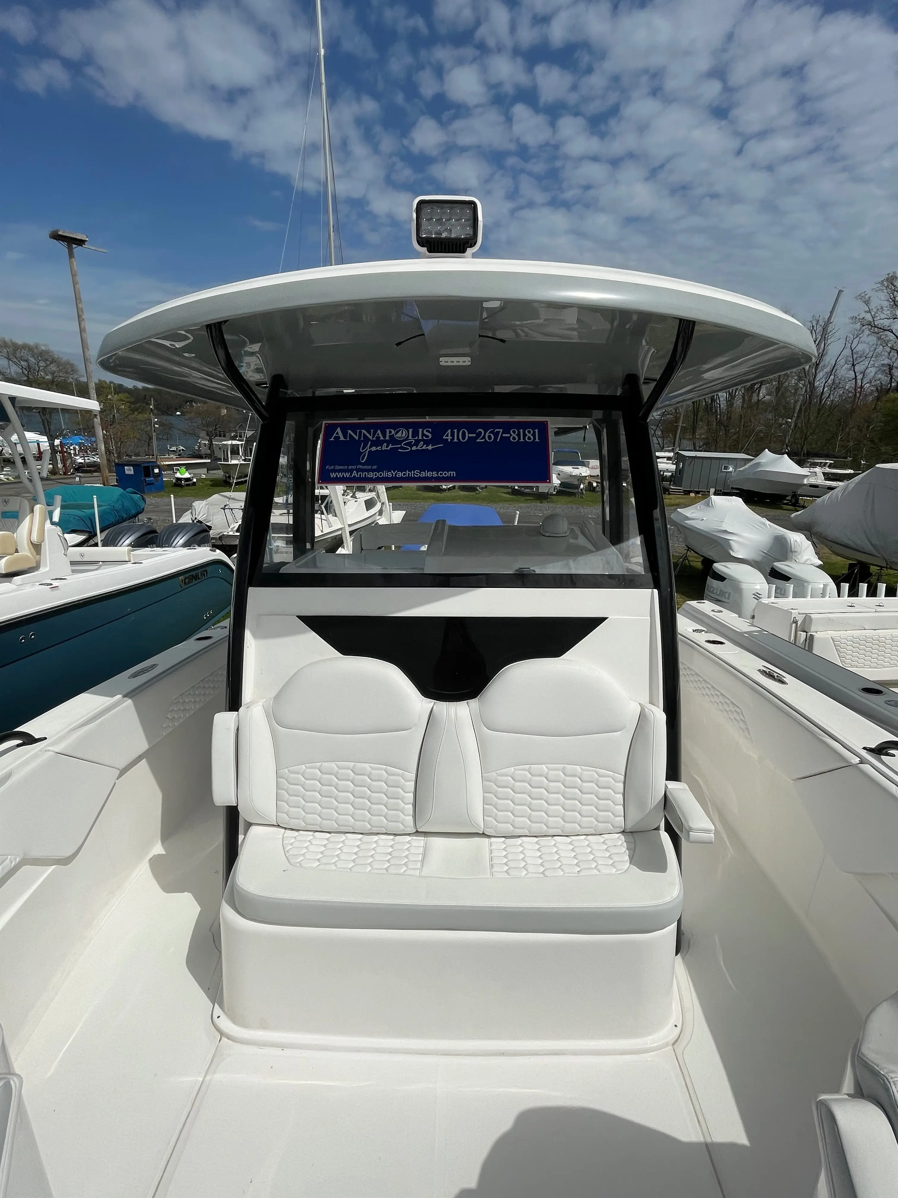 Used Power Center Console for Sale 2022 33T AVENTURA Additional Information